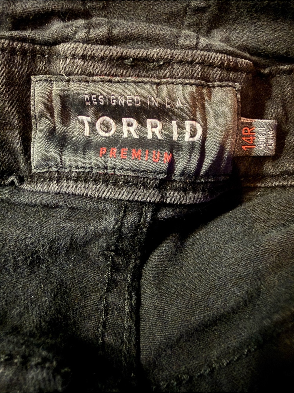 Torrid Premium Women’s 14R Black Denim Overalls Stretch 148862 EUC Pants Jeans - Picture 6 of 10